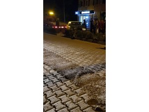 Şuhut’ta otomobil direğe çarptı