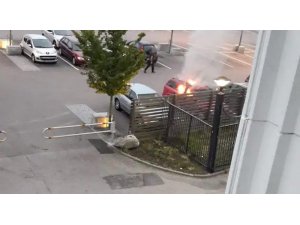 İsveç’te 80 araba yakıldı