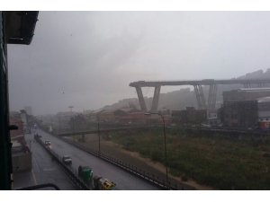 İtalya’da otoyol köprüsü çöktü