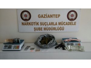 Polis uyuşturucu tacirlerine göz açtırmıyor