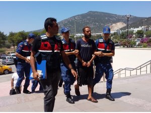 Evinde ölü bulunan adamın katili oğlu çıktı