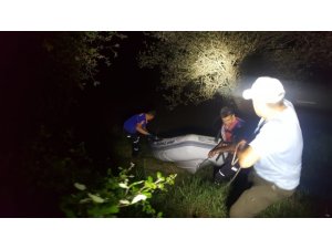Sakarya Nehri’ne düşen genç suda kayboldu