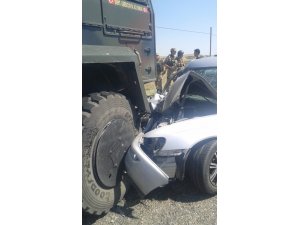 Silvan’da otomobil askeri araca çarptı: 1 yaralı