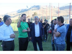 Başkan Polat, Evkur Yeni Malatyaspor’un idmanını ziyaret etti