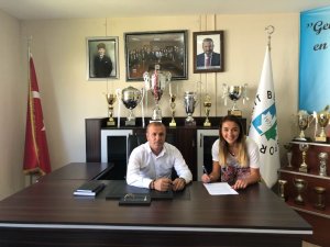 Melek Yusufoğlu, İzmit Belediyespor’da yola devam ediyor