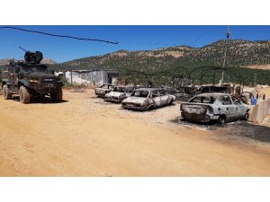 PKK’lıların yaktığı araçlar gündüz böyle görüntülendi