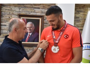 Avrupa 3.süne Başkan Bahçavan’dan altın