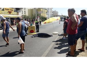 Şezlong şemsiyesi ile gölgelediler ama hayatını kaybetti
