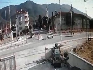 Motosiklet sürücüsünün öldüğü kaza kamerada