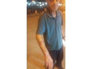 Evinden çıkarken 6 köpeğin saldırısına uğrayan adam hastanelik oldu