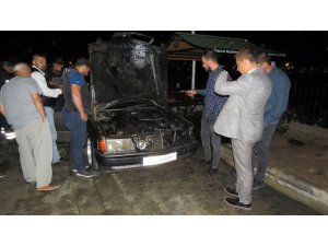 Park halindeki otomobilde yangın