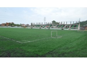 Araklı İlçe stadının kardan çöken tribünü yıkılıp yenisi yapılacak, zemini değiştirilecek