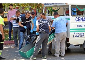 Antalya’da 100 metre ilerideki üst geçidi kullanmayan yaşlı kadın kazada hayatını kaybetti