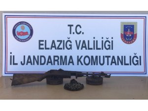Elazığ’da operasyon, uyuşturucu ve makineli tüfek ele geçirildi