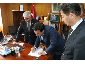 Rize’de 30 muhtar maaşlarını hazineye bıraktı