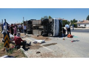 Midibüsle tır çarpıştı: 9 yaralı