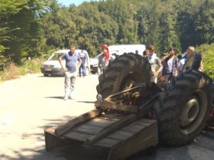 Düzce’de traktör devrildi: 2 yaralı