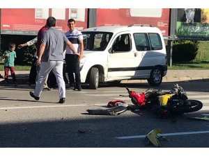 Kamyonetle motosiklet çarpıştı: 1 yaralı