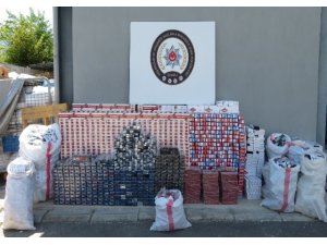 Duvarın içindeki bölümden 30 bin paket kaçak sigara çıktı