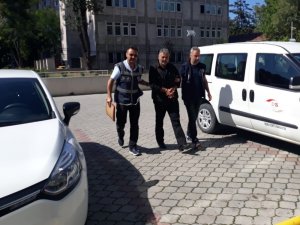 Torununun eline silah vererek ateş ettiren dede adliyede