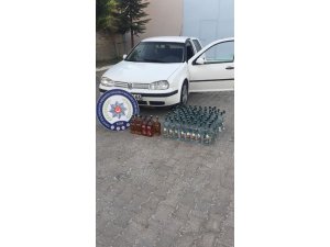 Otomobilden 89 şişe kaçak alkol çıktı