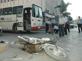 Otobüsün altından sağ çıktı