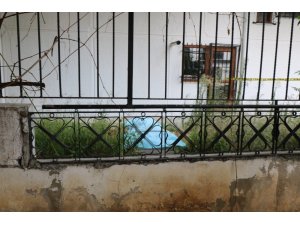 Kadıköy’de bir apartmanın bahçesinde erkek cesedi bulundu