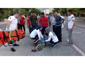 Manisa’da otomobil Suriyeli çocuğa çarpıp kaçtı