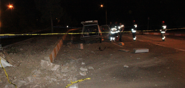 Konya'da refüje çarpan otomobilin sürücüsü öldü
