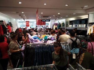 Mağazalarda bayram hareketliliği