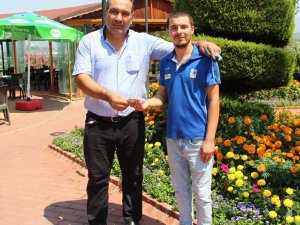 Asgari ücretle çalışan garson, bulduğu kurbanlık parasını sahibine teslim etti