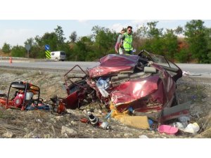 Kütahya’da tır otomobile çarptı: 2 ölü, 7 yaralı