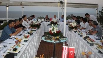Antalyaspor ve Atiker Konyaspor yöneticilerinden dostluk mesajı