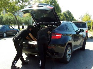 Polis ekipleri kuş uçurtmuyor