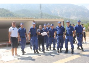 Yıkıma itiraz kelepçeyle son buldu