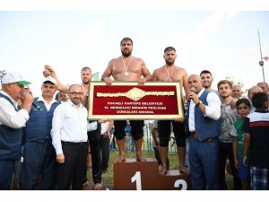 Kartepe’de başpehlivan Recep Kara oldu
