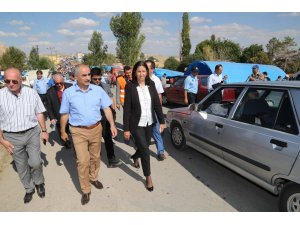 Sivas Belediye Başkanı Aydın, kurban pazarını gezdi