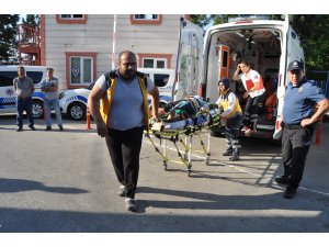 GÜNCELLEME 3 - Bartın'da minibüs şarampole devrildi