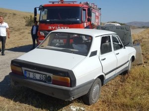 Otomobil beton bloğa çarptı : 5 yaralı