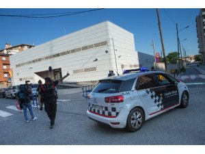 İspanya’da polis karakoluna bıçakla saldırılan adam öldürüldü