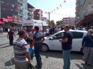 Tekkeköy meydanında 100 kişi birbirine girdi: 10 yaralı