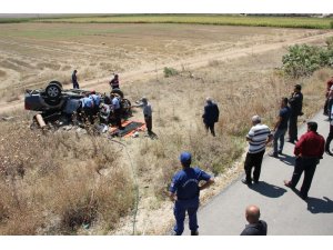 Tatilden dönen ailenin bulunduğu kamyonet takla attı: 1 ölü, 3 yaralı