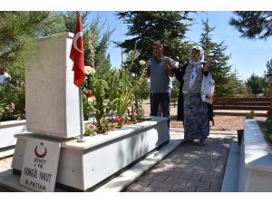 Şehitliklere bayram ziyareti