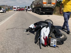Motosikletle otomobil çarpıştı: 1 ölü, 1 yaralı