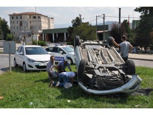 Hurdaya dönen otomobilden sağ çıktı