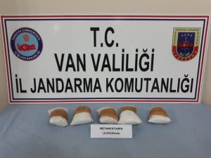 Jandarma araziye atılmış çuvalda 2 Kilo 553 gram metamfetamin ele geçirdi