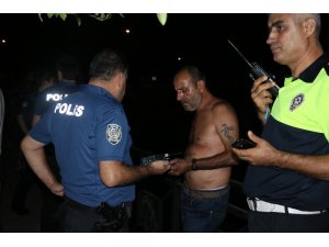 Otomobiliyle kanala düşen sürücü polisten kaçmaya çalıştı