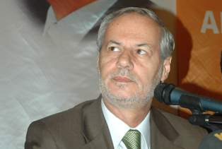 Faruk Dügen basın toplantısı düzenledi