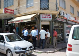 Hırsızlar güvenlik kamerasına takıldı