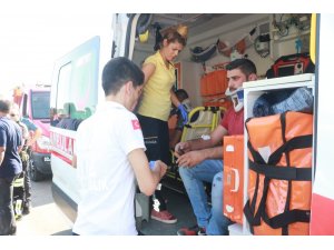 Virajı alamayan otomobil dereye uçtu: 2 yaralı